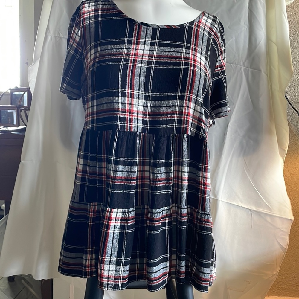 Torrid woman’s top. Fits like a U.S. Medium. Nice drape.
